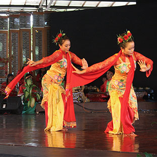 Sundanese Jaipongan Dance Performance